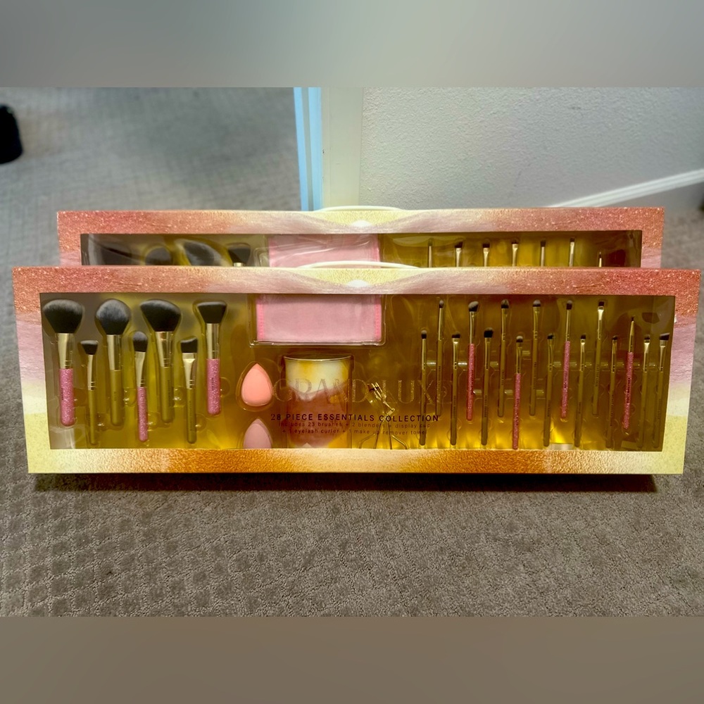 New! Glitz and Glam Grand Luxe pink sparkle gold 28 piece set of brushes